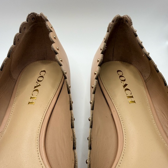 COACH Jill Pointed Beige Leather Scalloped Edges Gold Tone Studs Women’s Size 9 - Picture 9 of 10